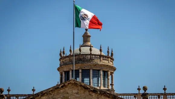 Moody's: "México en una encrucijada crítica entre oportunidades de nearshoring y desafíos institucionales"